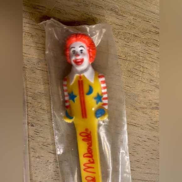 Lot of 2 McDonald’s sealed toothbrushes - Ronald McDonald - Picture 3 of 7